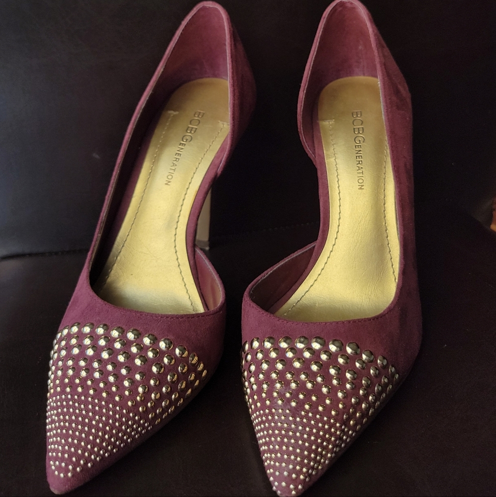 BCBG Burgundy Maroon Suede Stilleto Pump Heels with Gold Studs Size 5.5